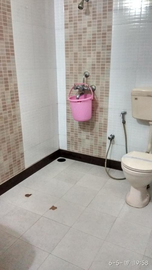 Hotel Varsa Dibrugarh エクステリア 写真