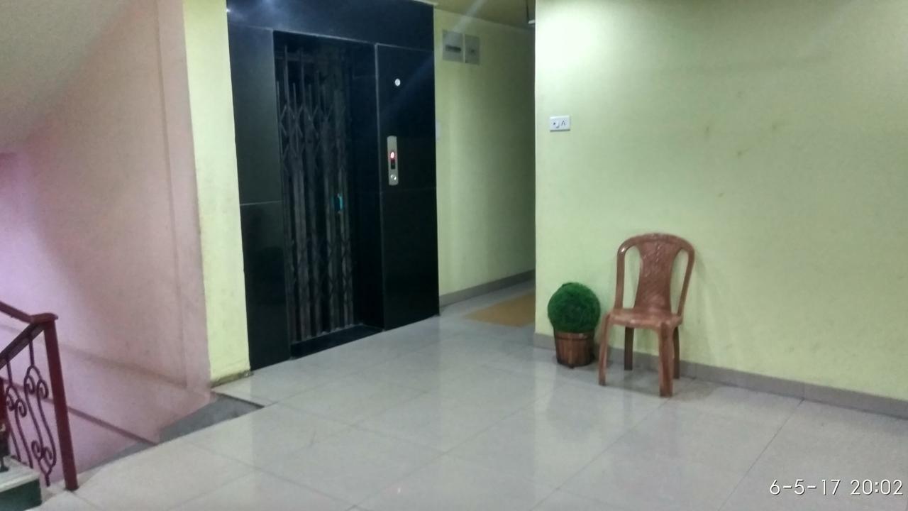 Hotel Varsa Dibrugarh エクステリア 写真