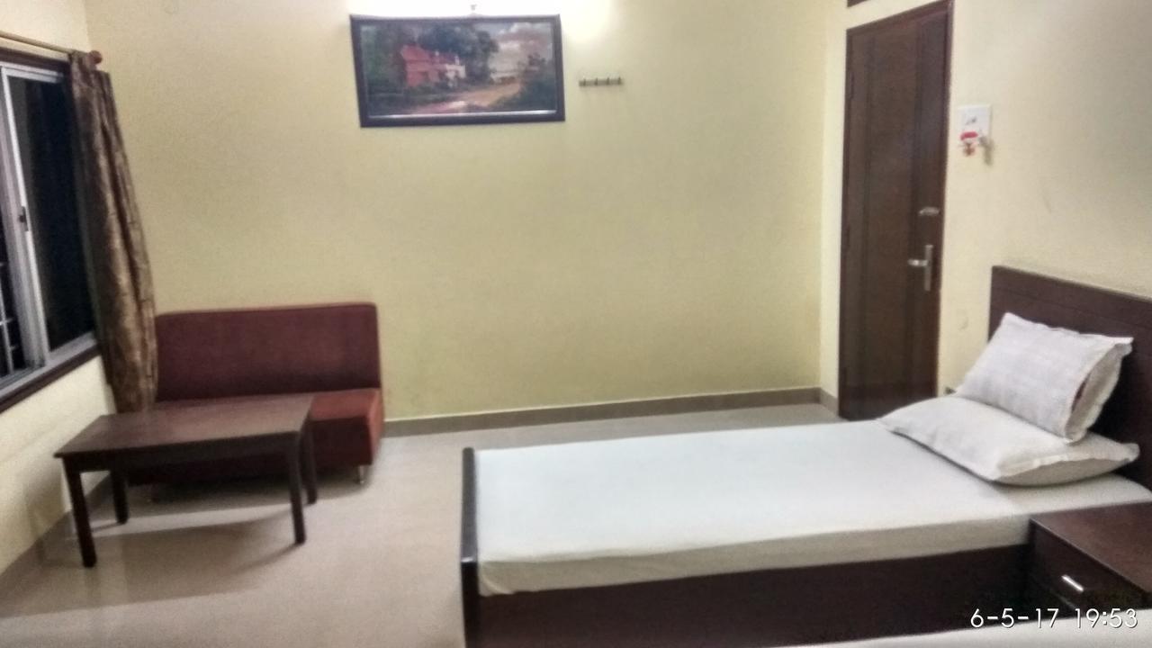 Hotel Varsa Dibrugarh エクステリア 写真