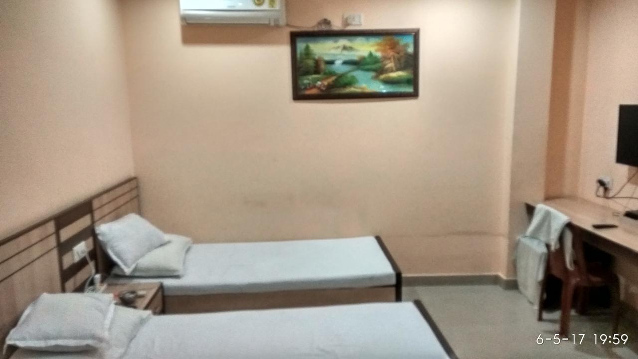 Hotel Varsa Dibrugarh エクステリア 写真