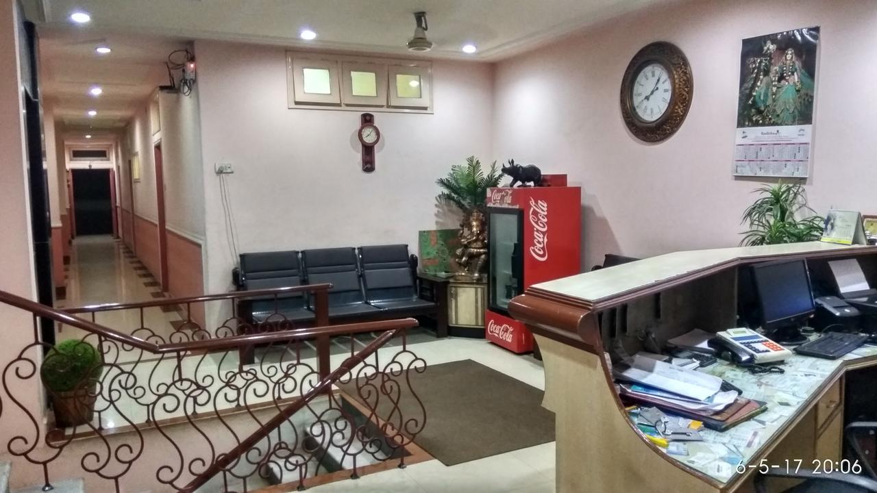 Hotel Varsa Dibrugarh エクステリア 写真