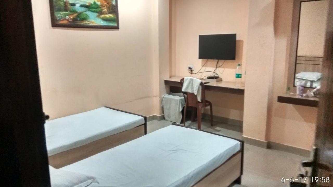 Hotel Varsa Dibrugarh エクステリア 写真